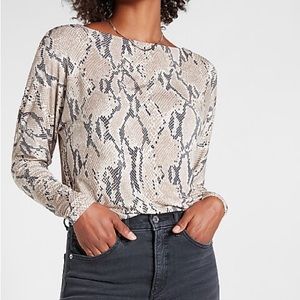 Express Snakeskin Relaxed Printed Crew Neck Tee Size M